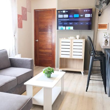 2-Bedroom Boutique City Condo - Newly Renovated! 세부 외부 사진