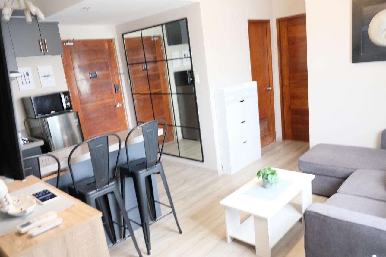 2-Bedroom Boutique City Condo - Newly Renovated! 세부 외부 사진