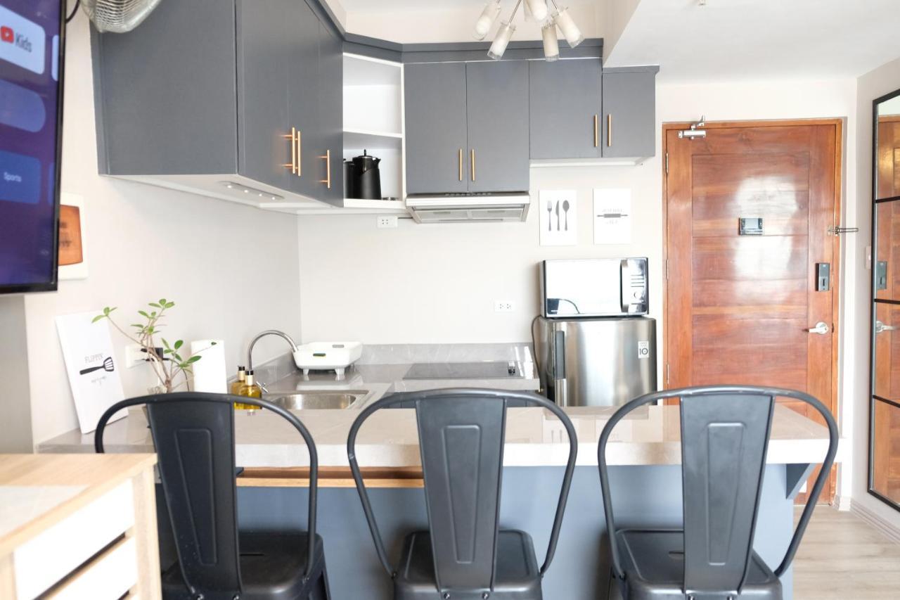 2-Bedroom Boutique City Condo - Newly Renovated! 세부 외부 사진