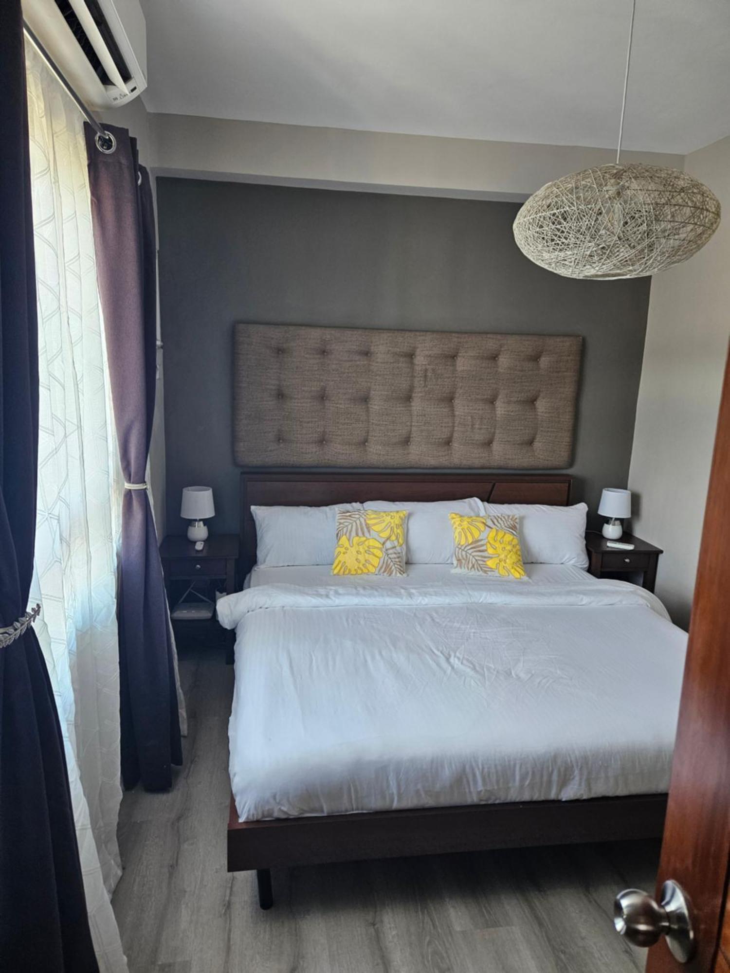 2-Bedroom Boutique City Condo - Newly Renovated! 세부 외부 사진
