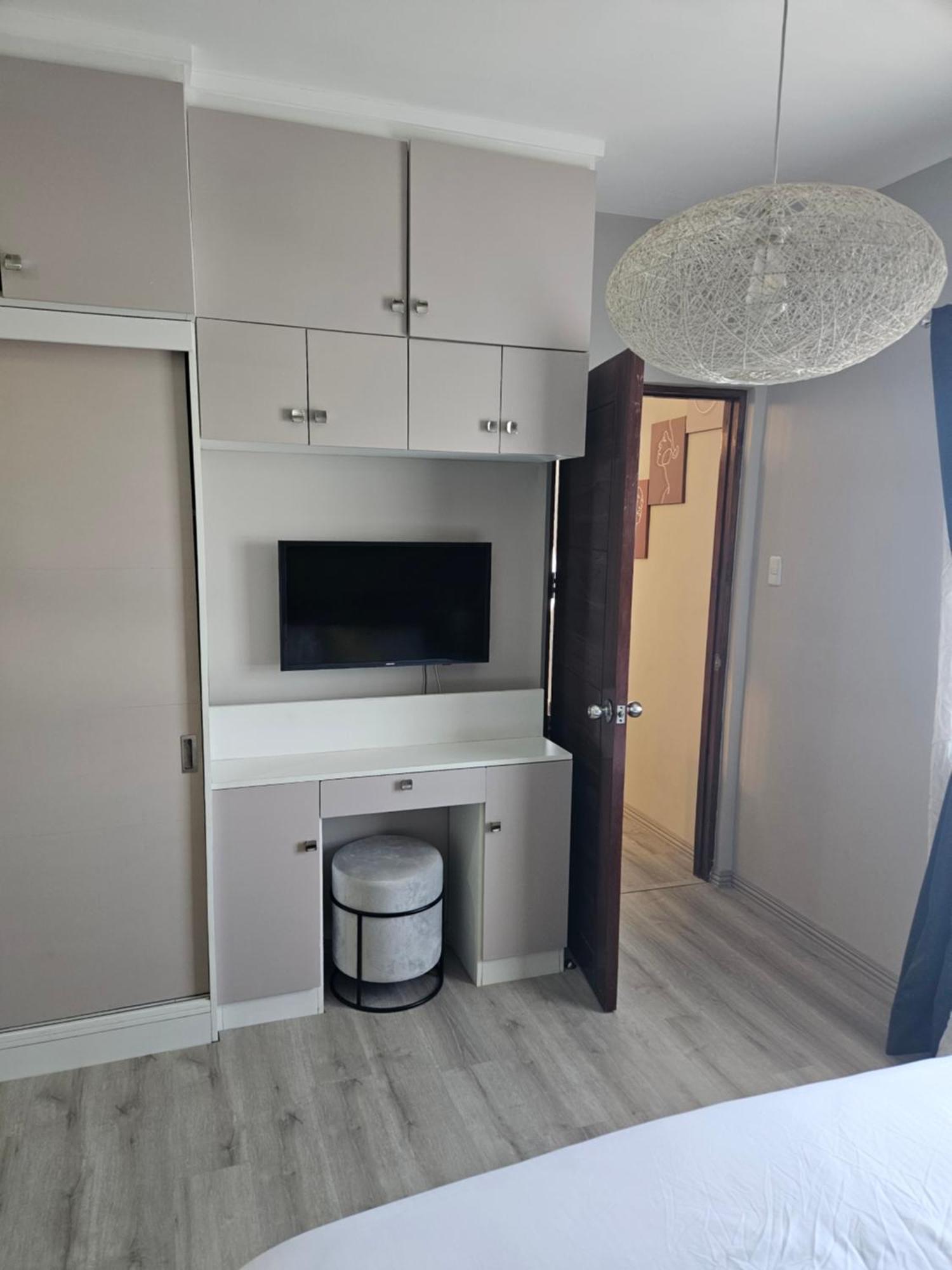 2-Bedroom Boutique City Condo - Newly Renovated! 세부 외부 사진