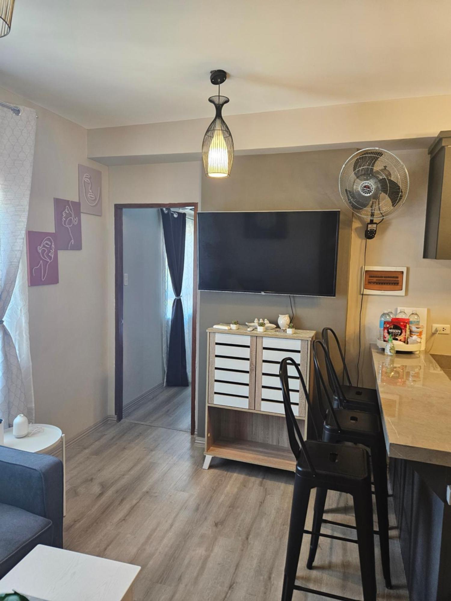 2-Bedroom Boutique City Condo - Newly Renovated! 세부 외부 사진