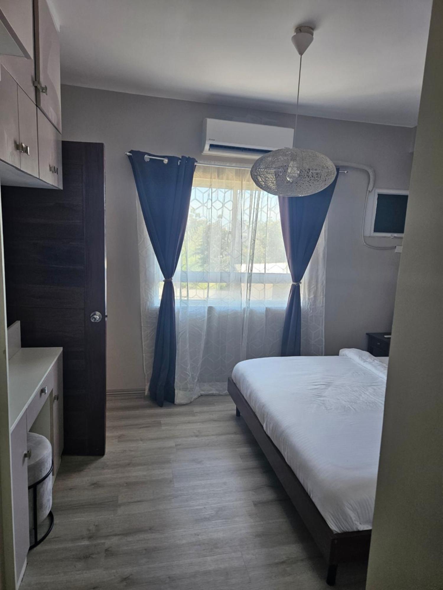 2-Bedroom Boutique City Condo - Newly Renovated! 세부 외부 사진