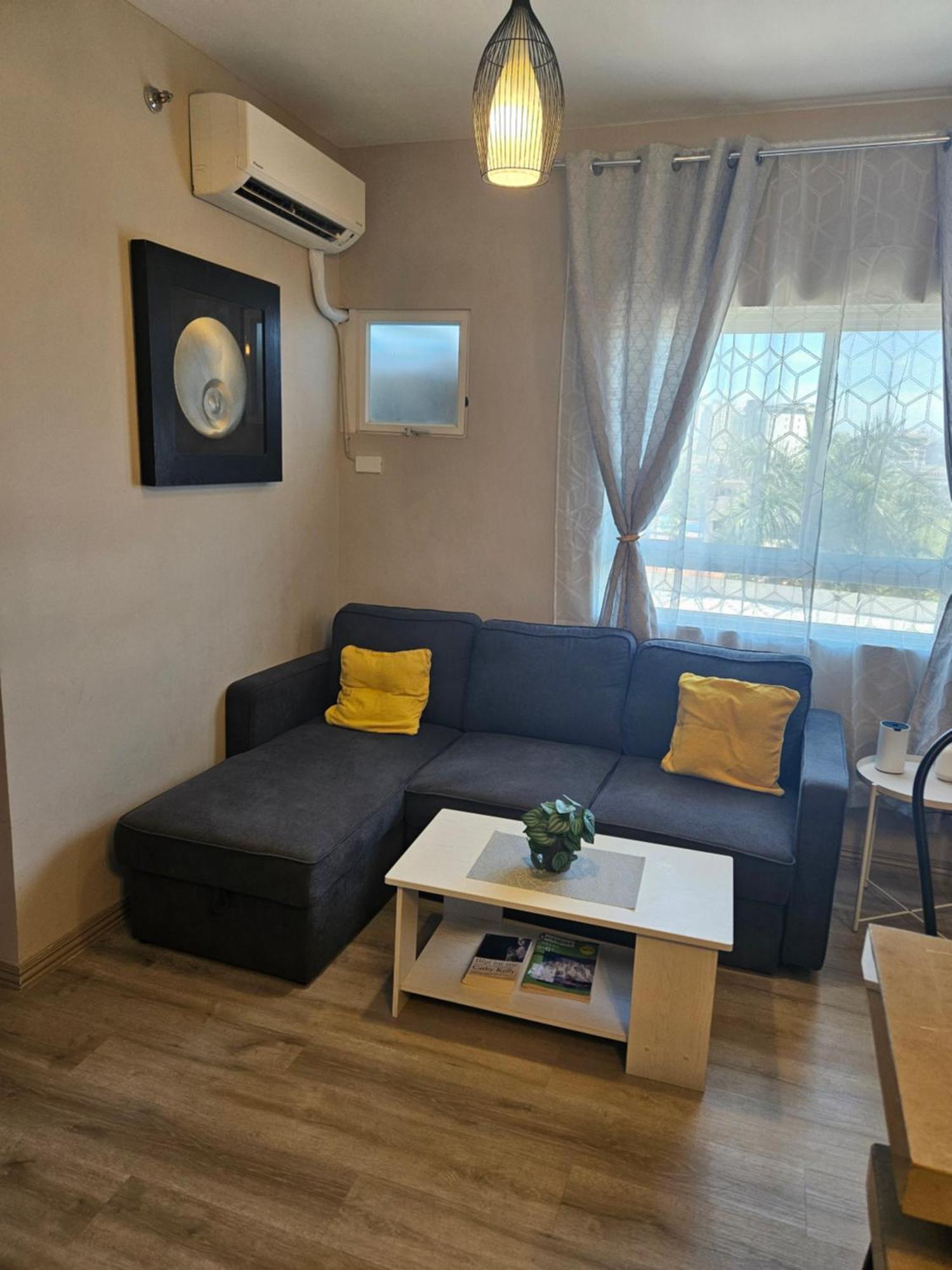 2-Bedroom Boutique City Condo - Newly Renovated! 세부 외부 사진