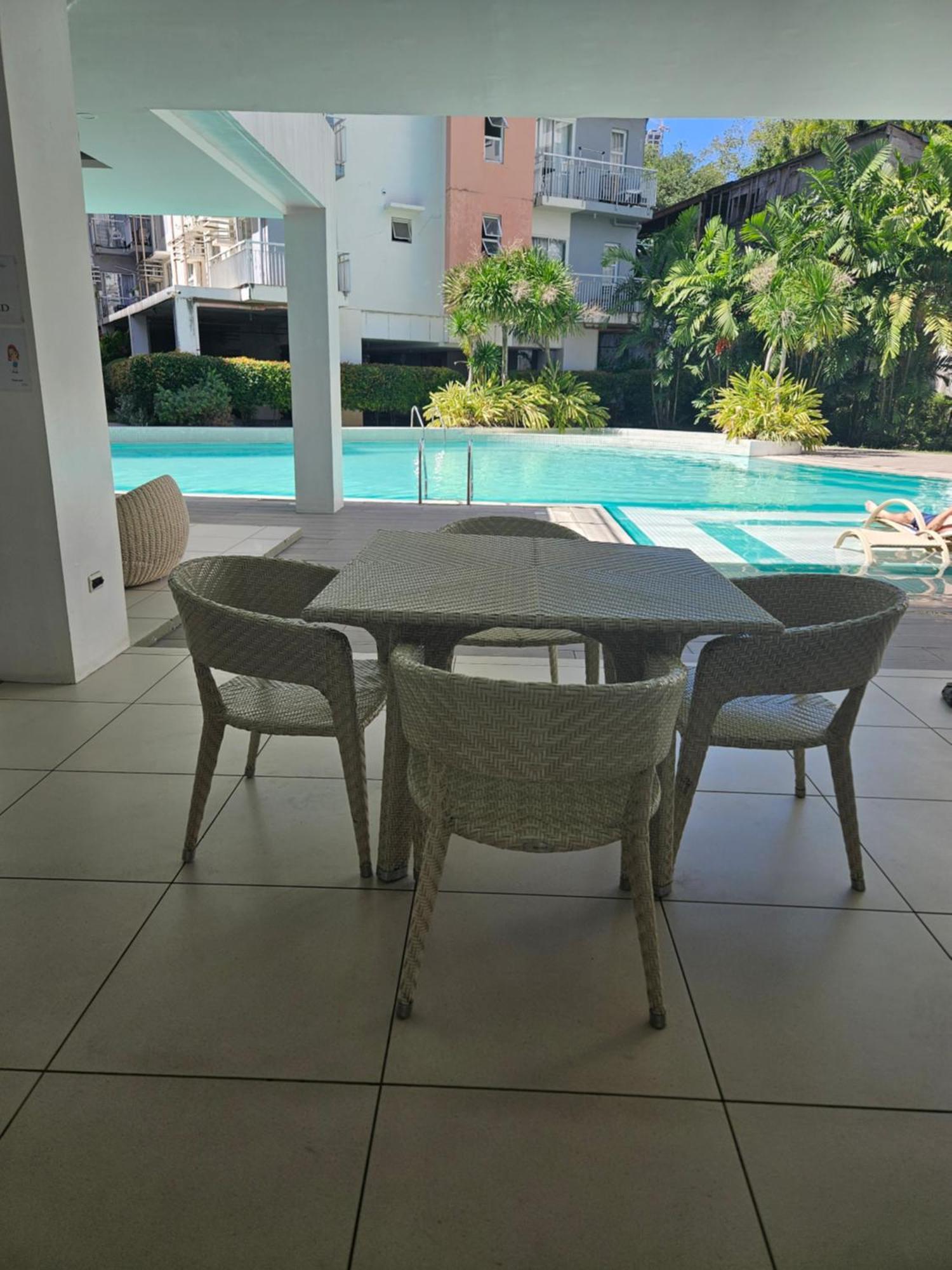 2-Bedroom Boutique City Condo - Newly Renovated! 세부 외부 사진